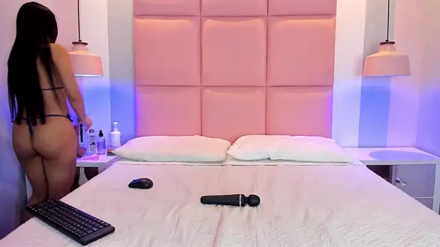 Snapshot of JulianaValencia chatting on 11.30.25 JulianaValencia online show from 11.30.25