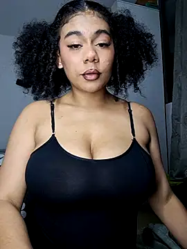 Snapshot of Yerystar chatting on 02.19.26 Yerystar online show from 02.19.26