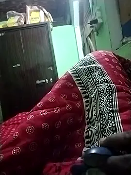 RAYI Queen 4 online show from 10.28.25