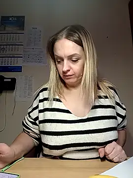 Ami Foxy online show from 12.16.25