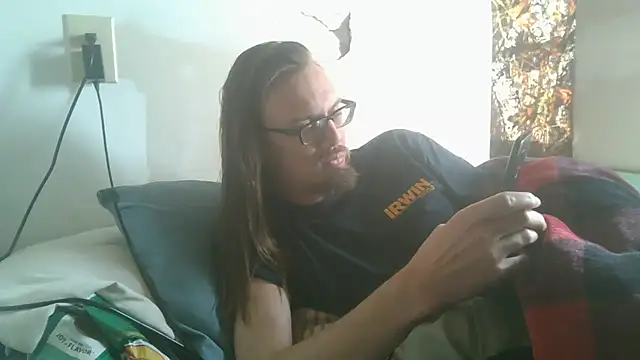 Snapshot of dandonn chatting on 04.05.26 dandonn online show from 04.05.26