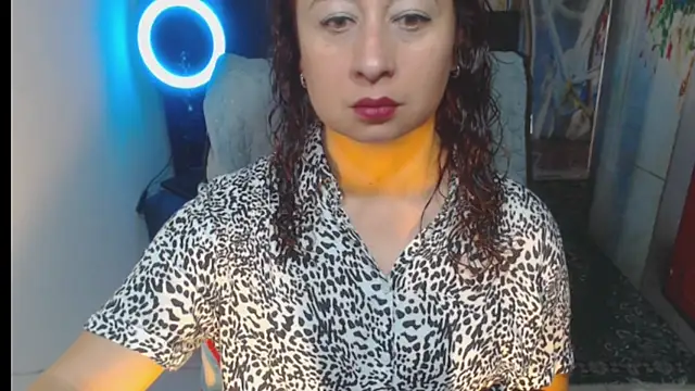 Snapshot of Milf_Valeria chatting on 11.20.25 Milf Valeria online show from 11.20.25