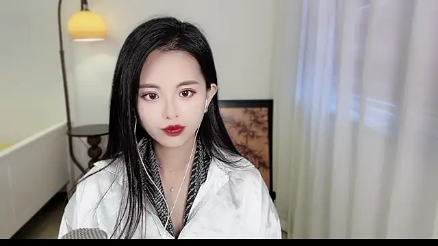 Snapshot of Musae7 chatting on 10.21.25 Musae7 online show from 10.21.25