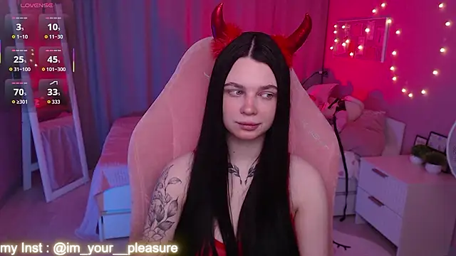 Michela Fruet online show from 03.05.26