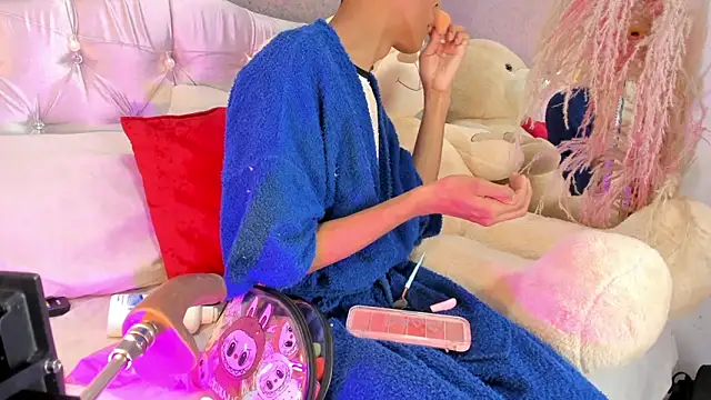 PrincePoppy online show from 10.06.25