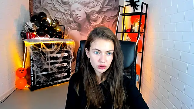 Snapshot of SeaJorji chatting on 10.19.25 SeaJorji online show from 10.19.25