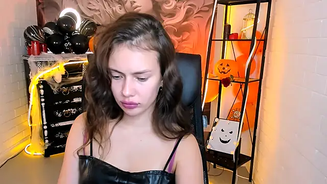 Snapshot of SeaJorji chatting on 10.29.25 SeaJorji online show from 10.29.25