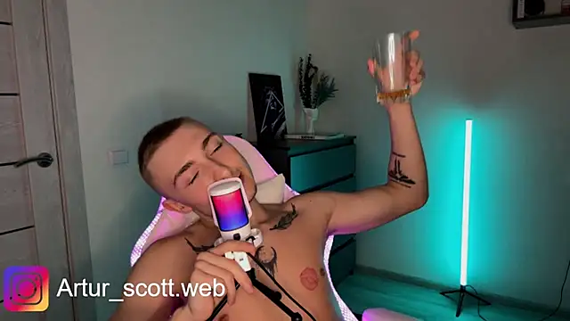 Snapshot of Artur__Skott chatting on 12.04.25 Artur Skott online show from 12.04.25