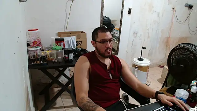 Snapshot of Leonino231 chatting on 10.12.25 Leonino231 online show from 10.12.25