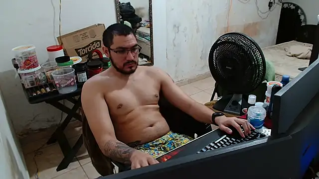 Snapshot of Leonino231 chatting on 10.19.25 Leonino231 online show from 10.19.25