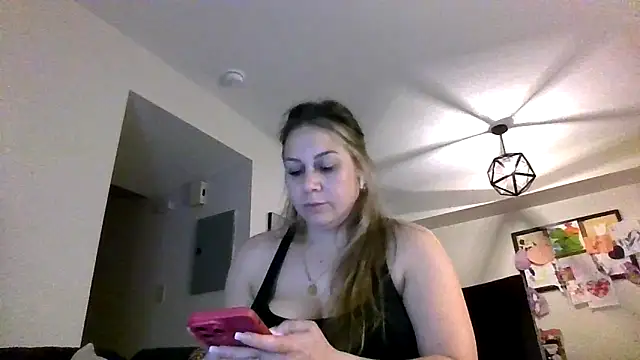 Snapshot of thedevinemama chatting on 06.12.26 thedevinemama online show from 06.12.26