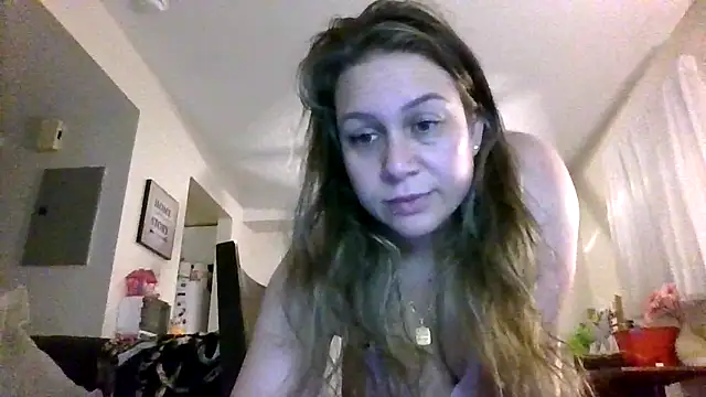 Snapshot of thedevinemama chatting on 06.15.26 thedevinemama online show from 06.15.26