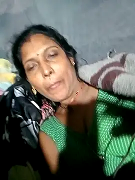 Snapshot of Savita992 chatting on 11.05.25 Savita992 online show from 11.05.25