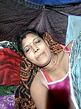 Snapshot of Savita992 chatting on 11.19.25 Savita992 online show from 11.19.25