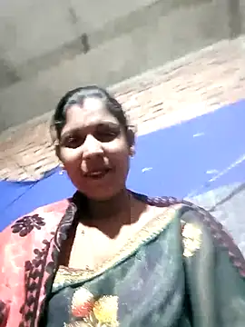 Snapshot of Savita992 chatting on 11.22.25 Savita992 online show from 11.22.25