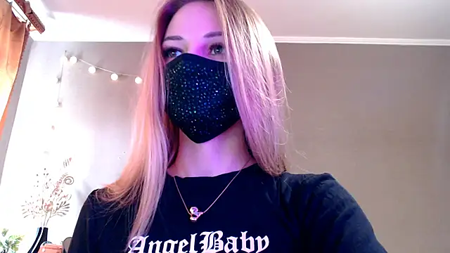 Snapshot of Iris_lave chatting on 04.24.26 Iris lave online show from 04.24.26