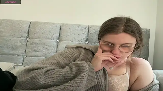 Snapshot of BustyKellyXXX chatting on 04.28.26 BustyKellyXXX online show from 04.28.26