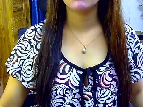 Snapshot of Obonti_2000 chatting on 10.13.25 Obonti 2000 online show from 10.13.25