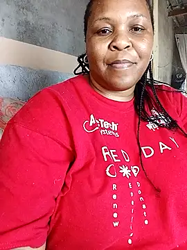 Snapshot of Moretl chatting on 10.24.25 Moretl online show from 10.24.25