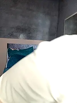 Snapshot of Moretl chatting on 11.22.25 Moretl online show from 11.22.25