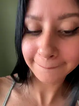 Snapshot of lucy_grey25 chatting on 11.16.25 lucy grey25 online show from 11.16.25