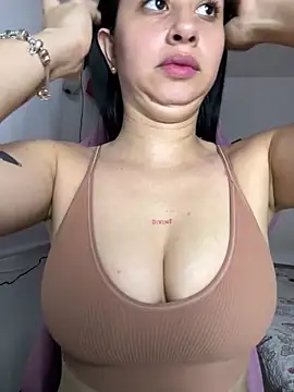 Snapshot of lucy_grey25 chatting on 02.18.26 lucy grey25 online show from 02.18.26