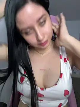 Snapshot of lucy_grey25 chatting on 02.19.26 lucy grey25 online show from 02.19.26