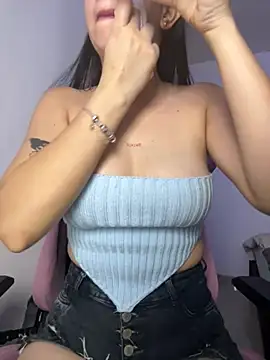 Snapshot of lucy_grey25 chatting on 02.22.26 lucy grey25 online show from 02.22.26