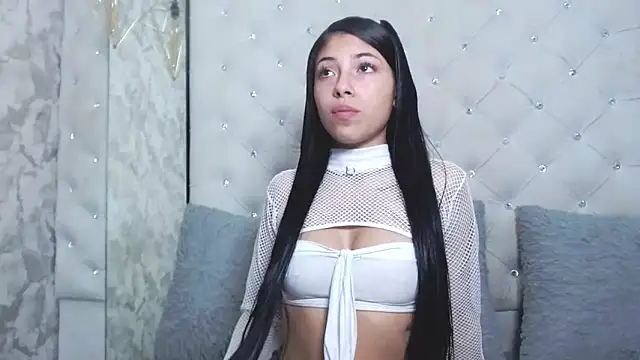 Snapshot of NataliePetite3x chatting on 11.13.25 NataliePetite3x online show from 11.13.25