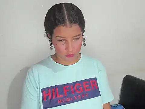 Snapshot of Hellen_scot chatting on 11.15.25 Hellen scot online show from 11.15.25