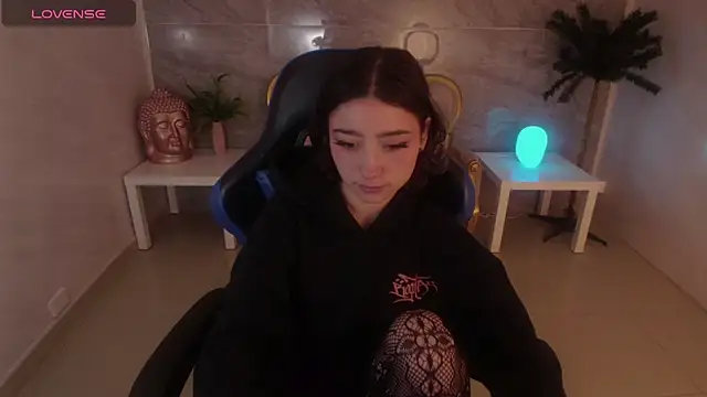 Snapshot of venuss09_s chatting on 09.19.25 venuss09 s online show from 09.19.25