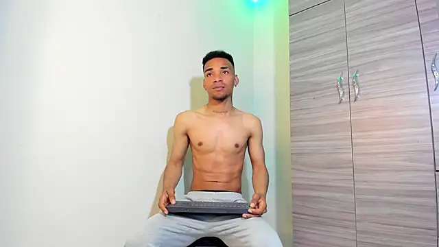 Snapshot of kenan_2601 chatting on 11.18.25 kenan 2601 online show from 11.18.25