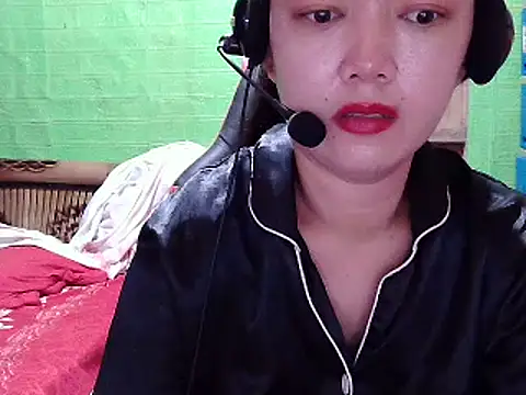 Snapshot of lucky_rona chatting on 04.18.26 lucky rona online show from 04.18.26