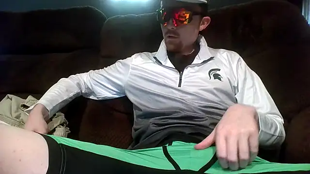 Snapshot of GayMITwink chatting on 04.15.26 GayMITwink online show from 04.15.26