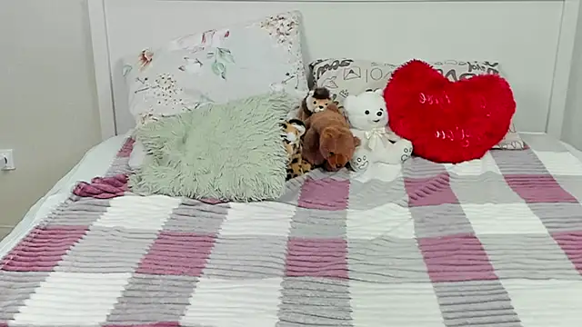 Snapshot of yourkriss_new1 chatting on 02.07.26 yourkriss new1 online show from 02.07.26