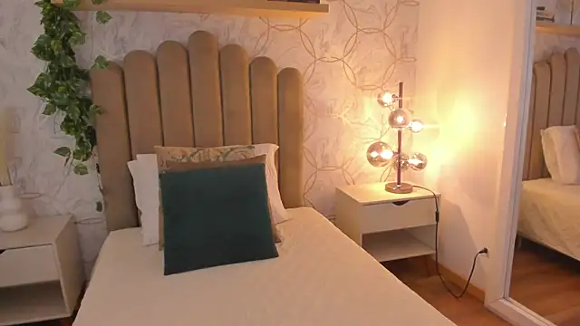 Zafiro22  online show from 12.23.25