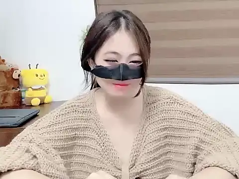 Snapshot of Amelia-babee chatting on 10.08.25 Amelia-babee online show from 10.08.25