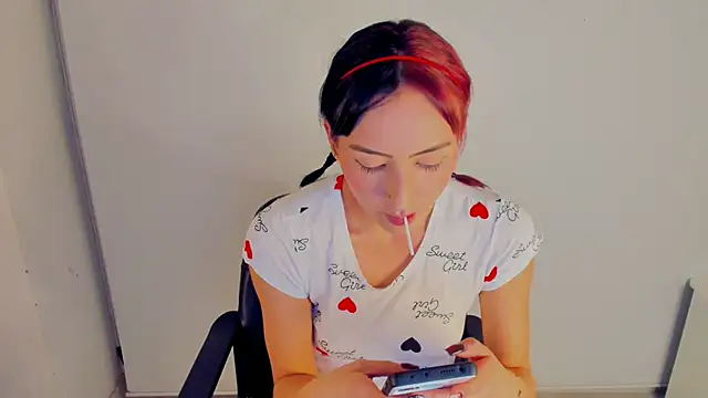 Snapshot of Madison_charlotte chatting on 10.25.25 Madison charlotte online show from 10.25.25