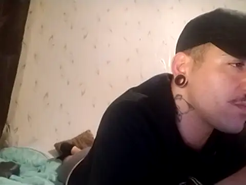 Snapshot of JuicyBigcock@xh chatting on 10.27.25 JuicyBigcockxh online show from 10.27.25