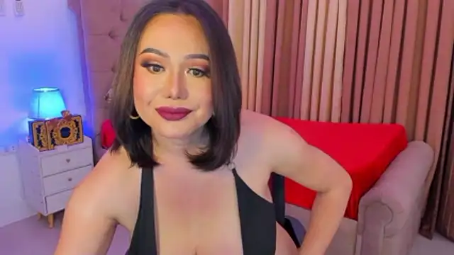 Snapshot of dianaCortney_21 chatting on 11.08.25 dianaCortney 21 online show from 11.08.25