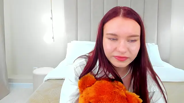 Snapshot of NoraHaynes chatting on 09.19.25 NoraHaynes online show from 09.19.25