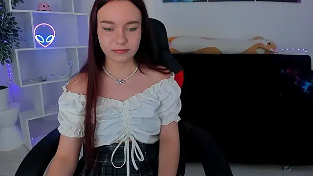 Snapshot of NoraHaynes chatting on 09.29.25 NoraHaynes online show from 09.29.25