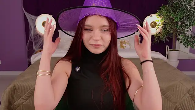 Snapshot of NoraHaynes chatting on 11.01.25 NoraHaynes online show from 11.01.25