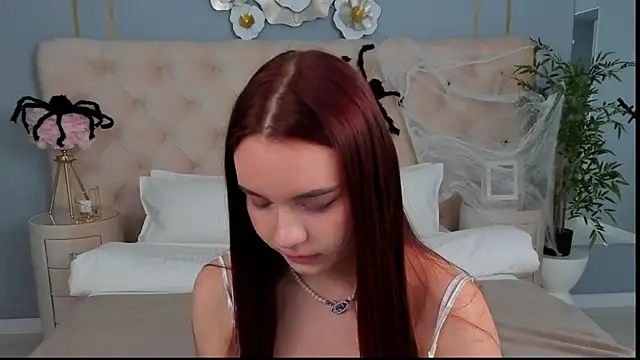 Snapshot of NoraHaynes chatting on 11.03.25 NoraHaynes online show from 11.03.25