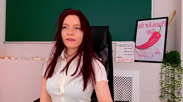 Snapshot of NoraHaynes chatting on 04.28.26 NoraHaynes online show from 04.28.26