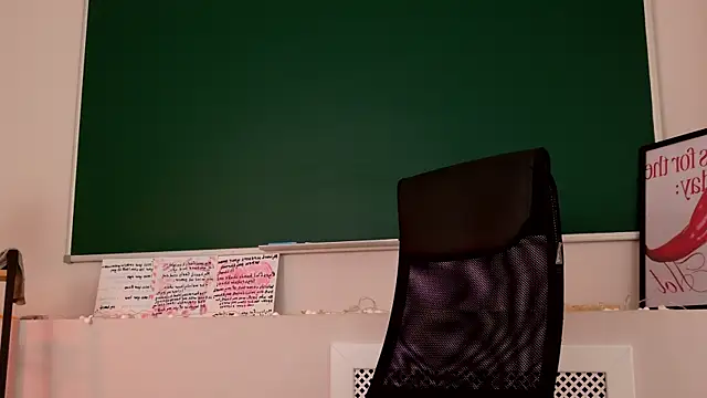 Snapshot of NoraHaynes chatting on 05.02.26 NoraHaynes online show from 05.02.26