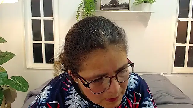 Snapshot of Linda_banks_ chatting on 05.26.26 Linda banks online show from 05.26.26