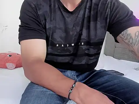 Snapshot of Edy_coltt chatting on 09.10.25 Edy coltt online show from 09.10.25