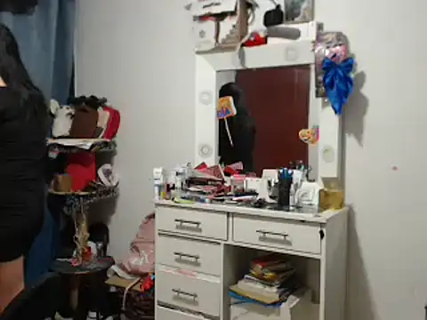 annie clark2 online show from 12.12.24