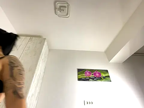 Snapshot of BlueEyes_BB chatting on 11.24.25 BlueEyes BB online show from 11.24.25